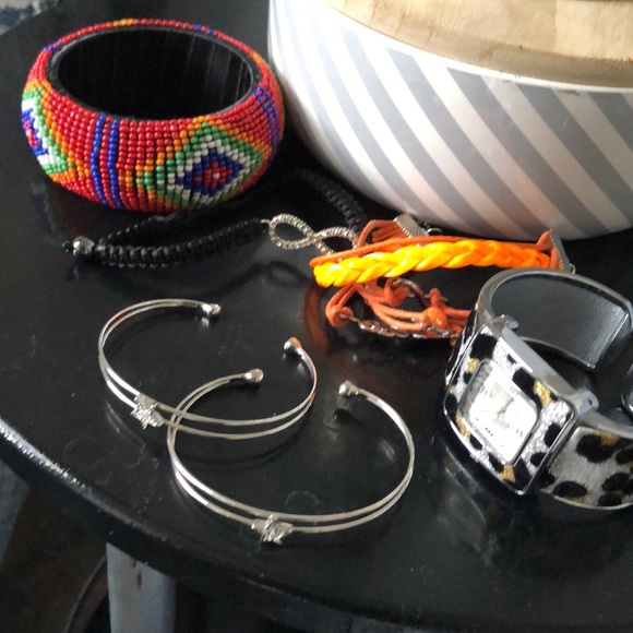 Jewelry - Random bracelet lot